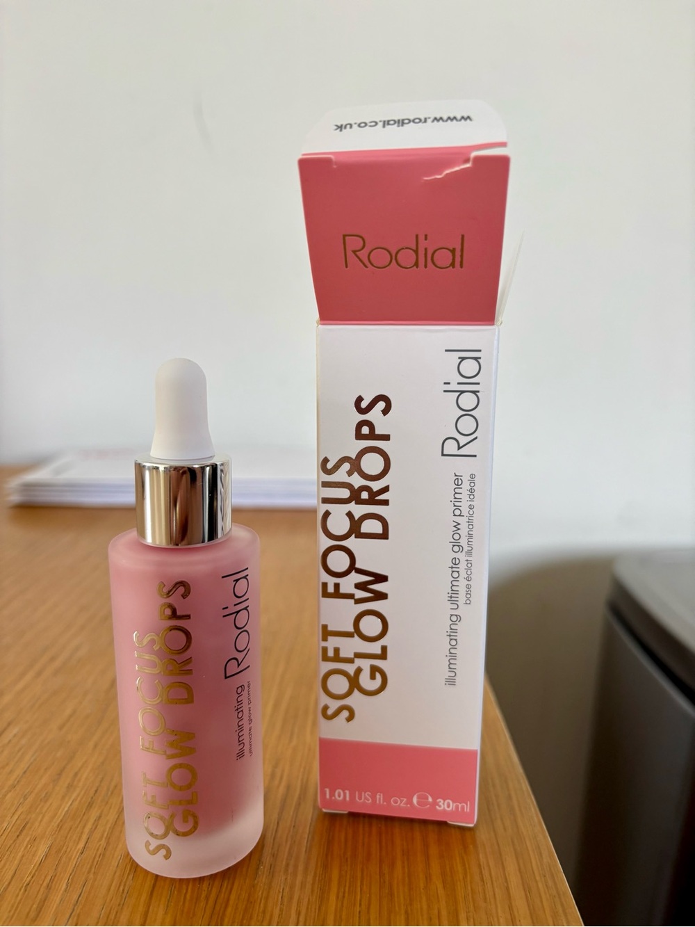 BNIB Rodial Soft Focus Glow Drops - Pink & Gold Accents